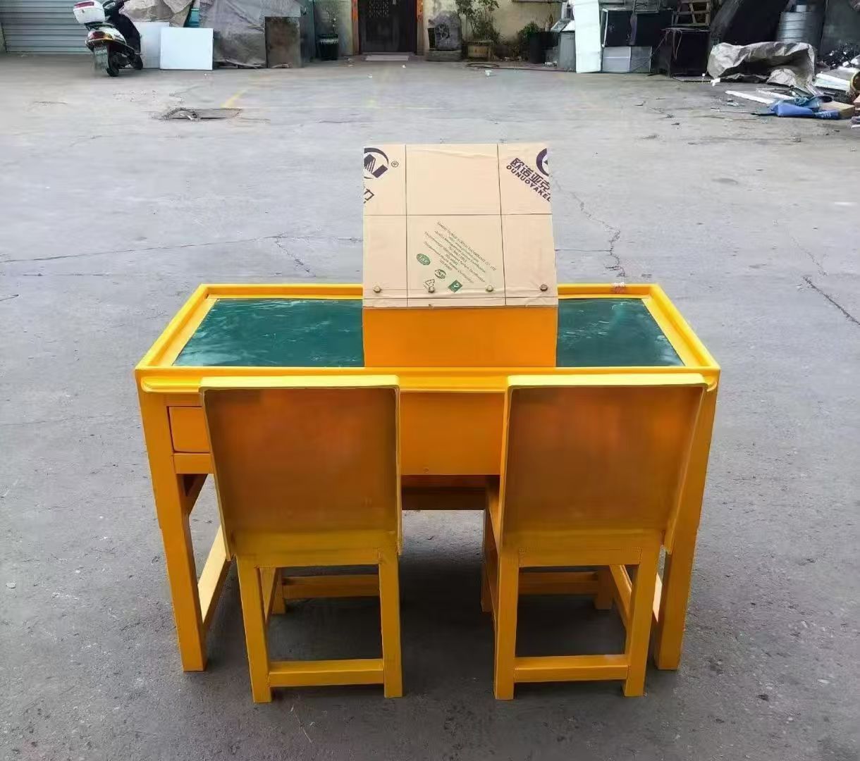 万宁防静电导通桌井下煤矿火工品发放桌：危险品流转的安全守护者